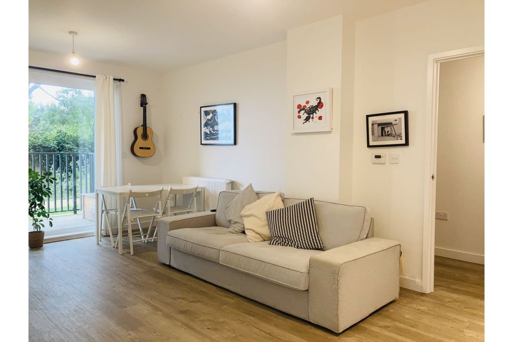 Property photo 1 of 15 Lounge