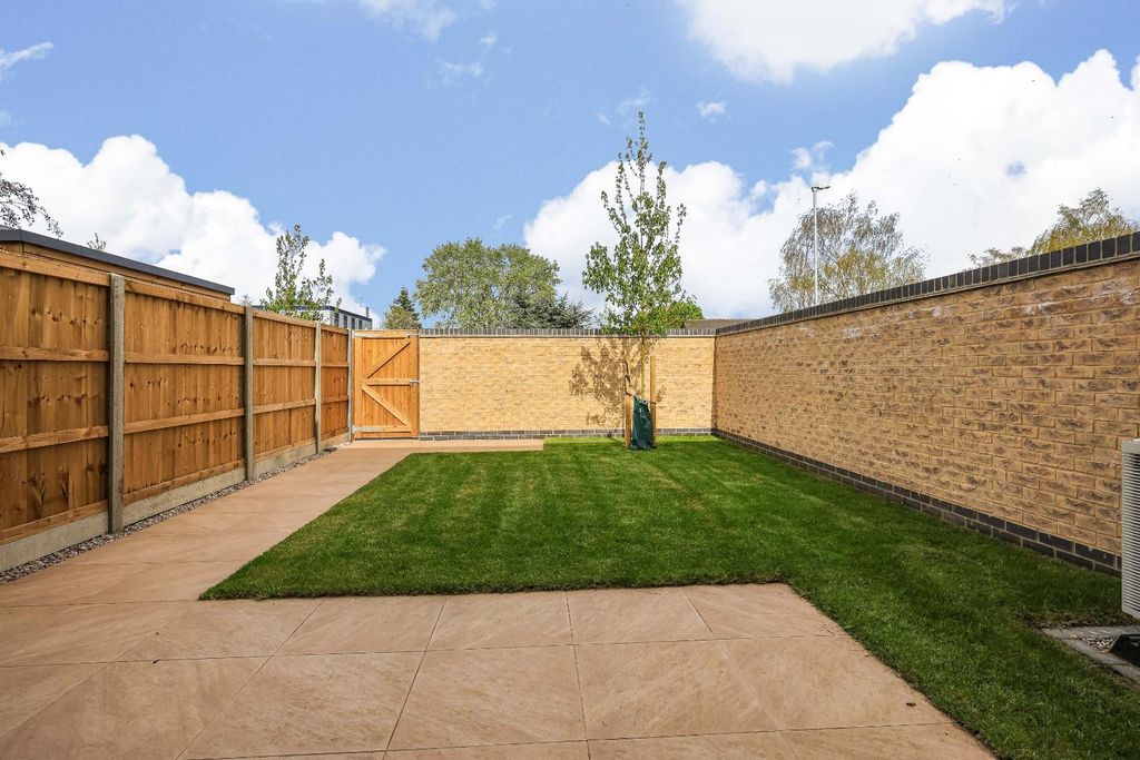 Property photo 3 of 16 Img (8) (1).Jpg