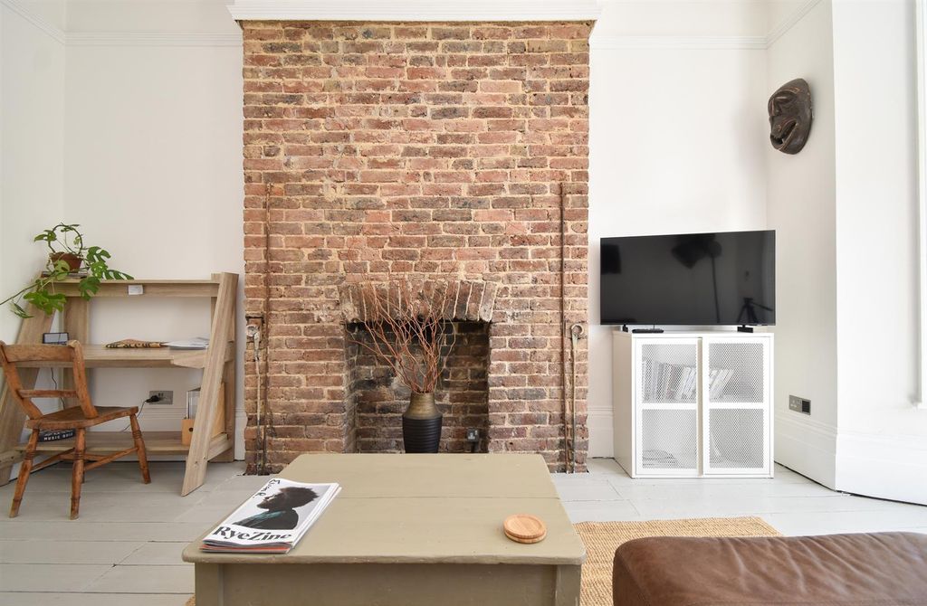 Property photo 2 of 14 Living Room