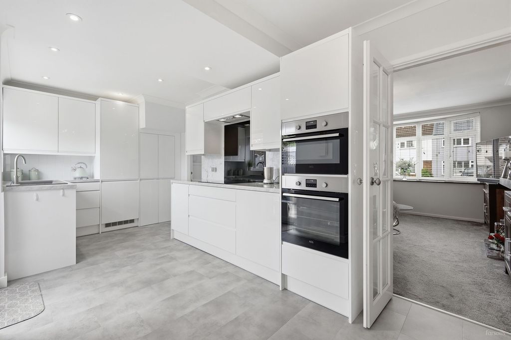 Property photo 3 of 18