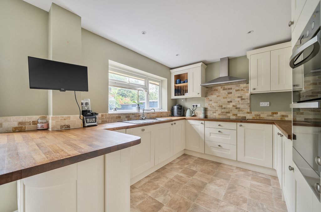 Property photo 3 of 12 Kitchen