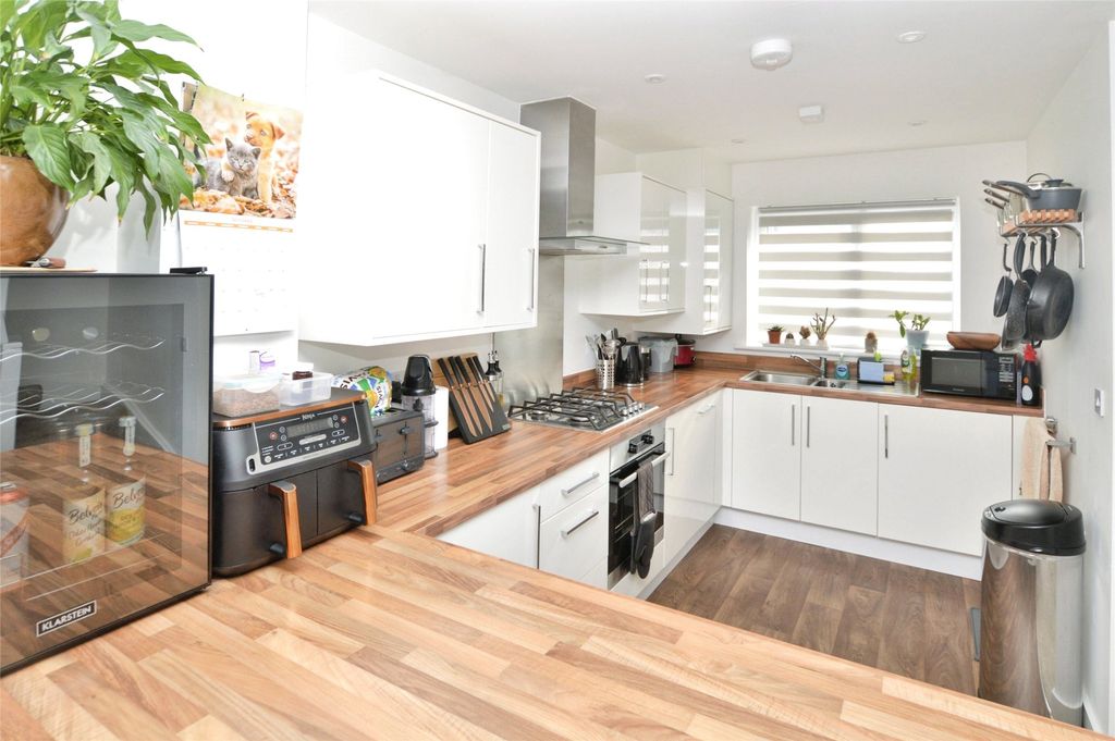 Property photo 3 of 12 3 - Picture No. 11