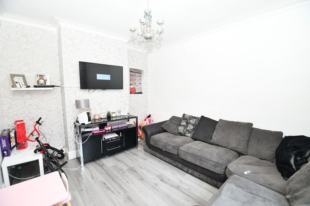 Property photo 2 of 11