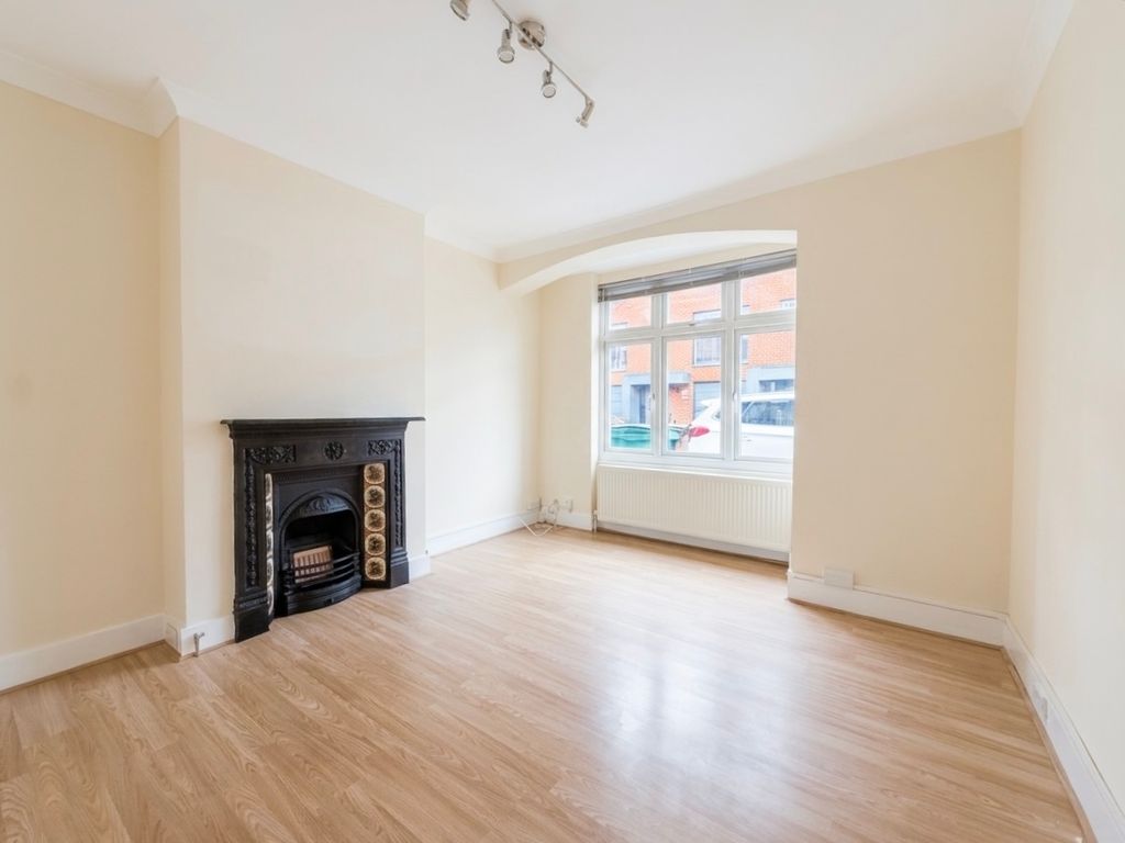 Property photo 2 of 10 Balcony