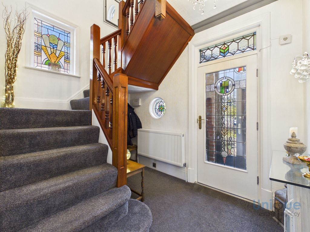 Property photo 2 of 31