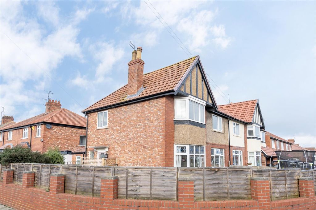 Property photo 1 of 12 External