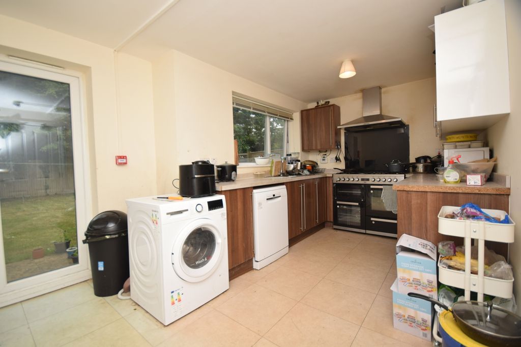 Property photo 2 of 19 Kitchen
