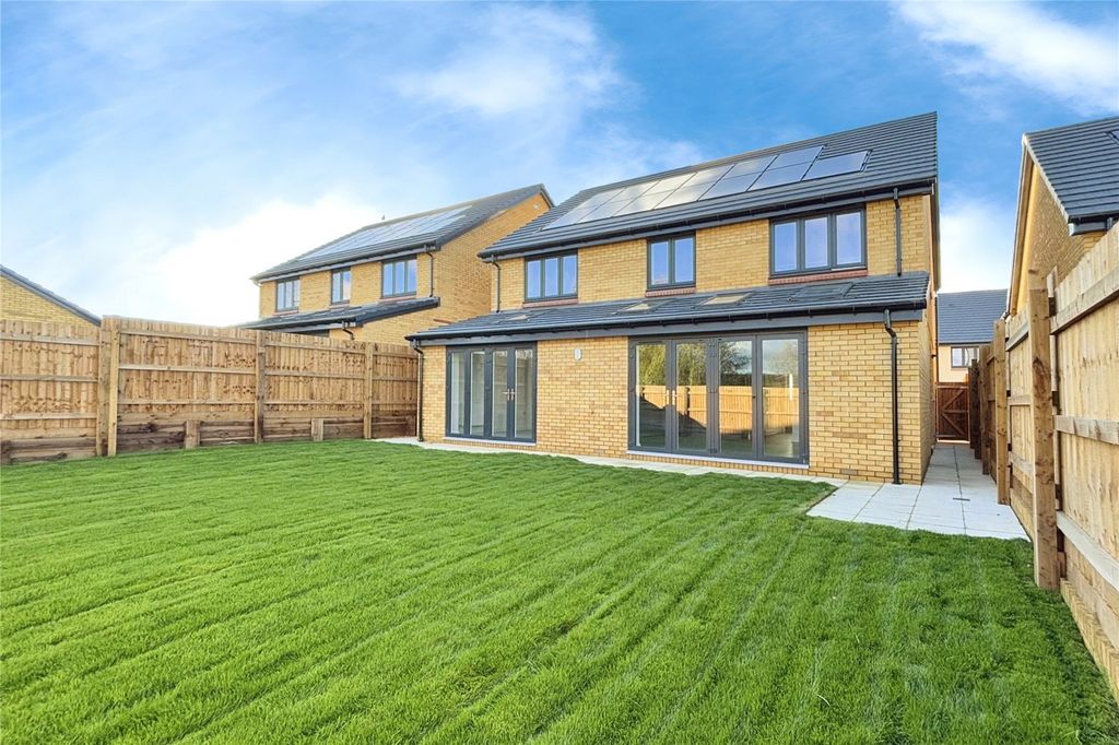 Property photo 3 of 24 Garden