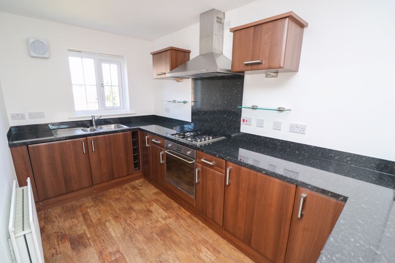 Property photo 3 of 11 Kitchen