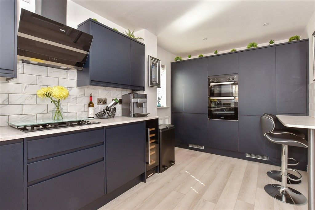 Property photo 3 of 23 Kitchen