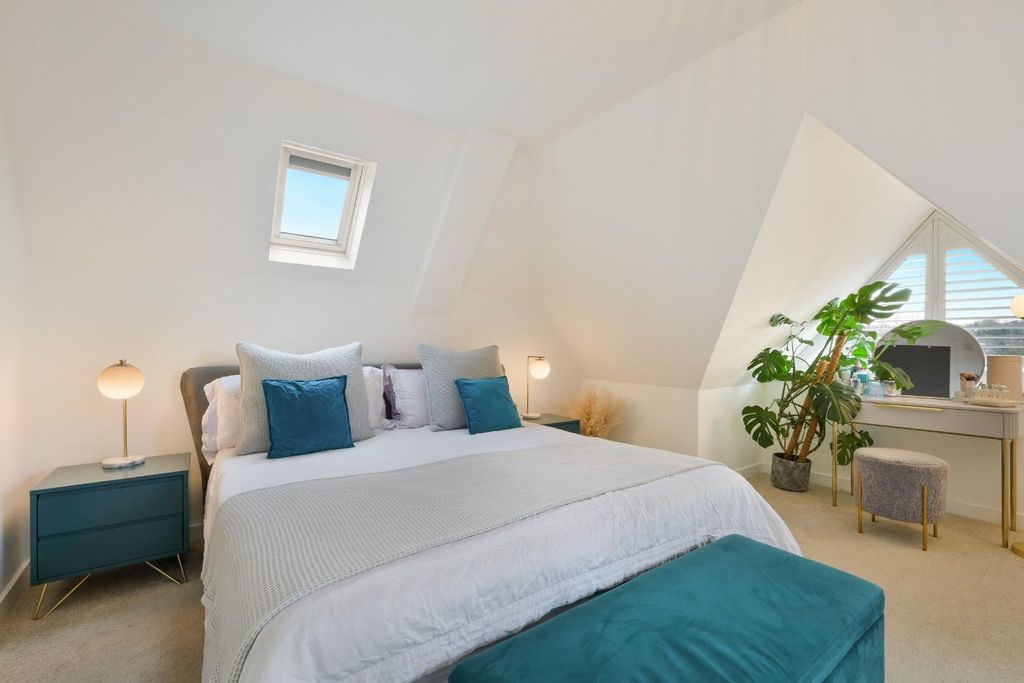Additional image 11 of 2 bed flat for saleThe Drive, Coulsdon CR5