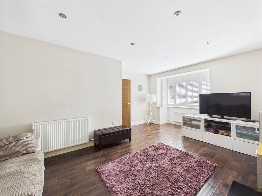 Property photo 2 of 20 Cam02885G0-Pr0370-Still002.Jpg