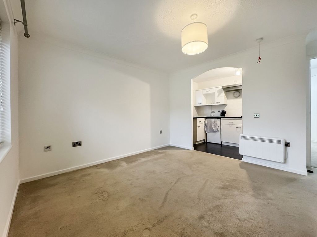 Property photo 2 of 8