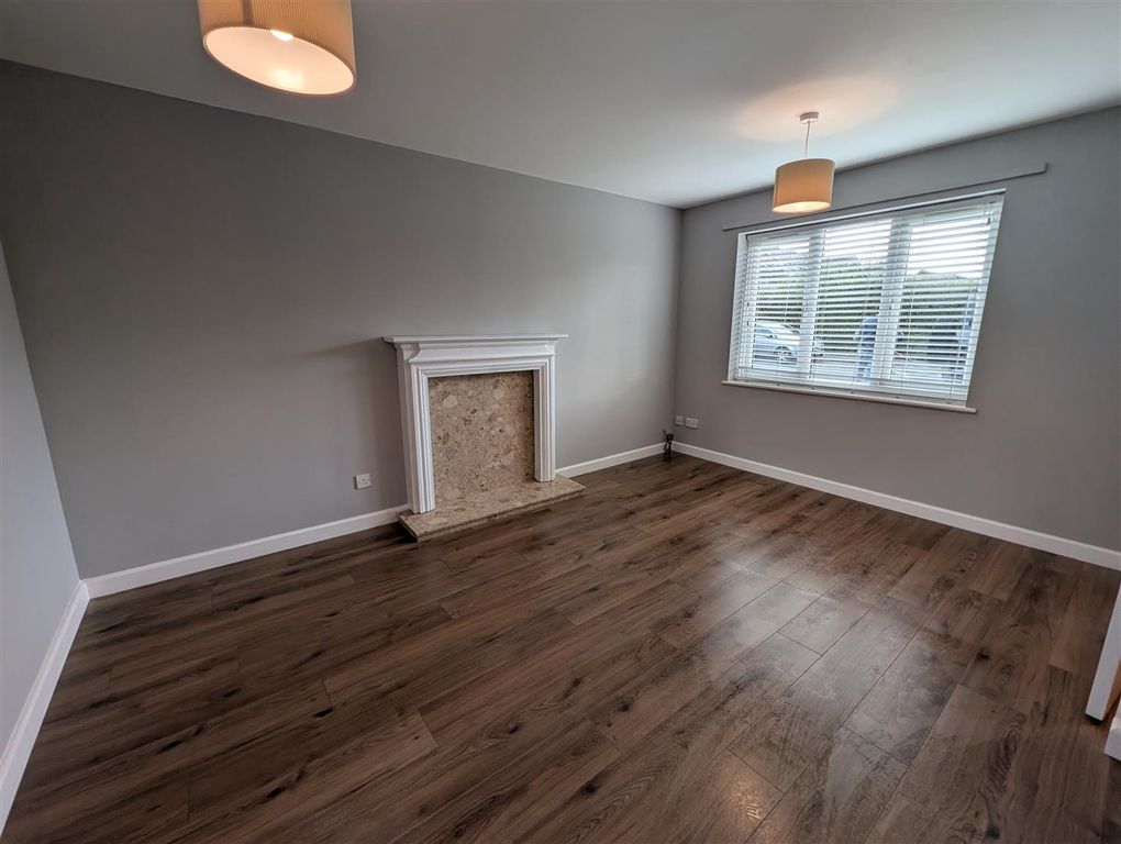 Property photo 2 of 13 Lounge