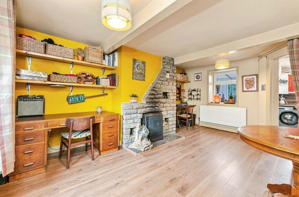 Property photo 3 of 16