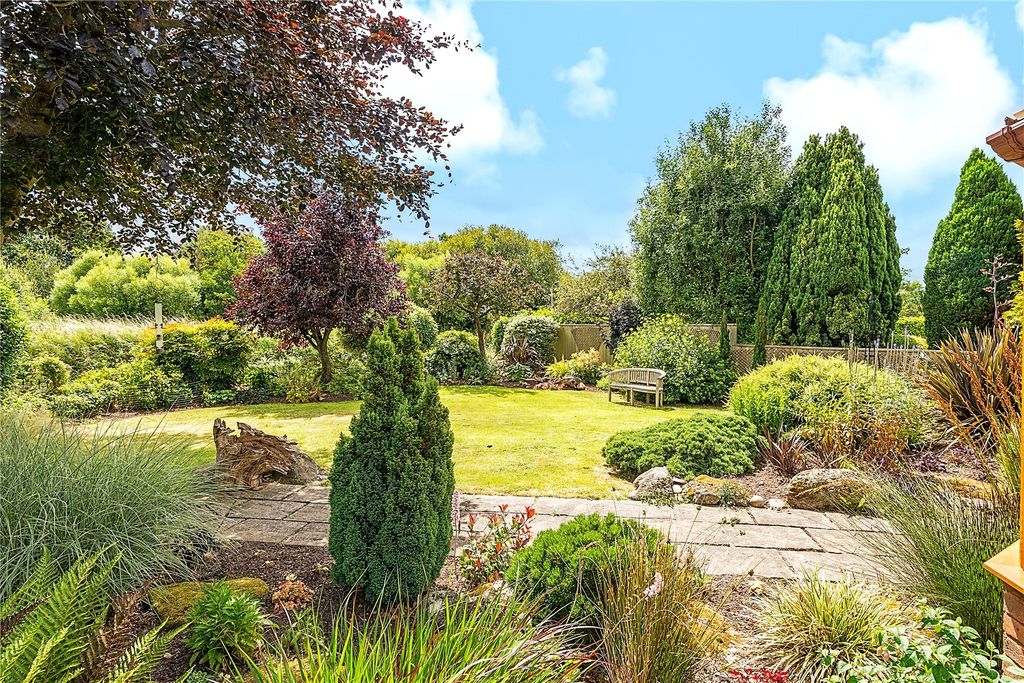 Property photo 2 of 15 Garden
