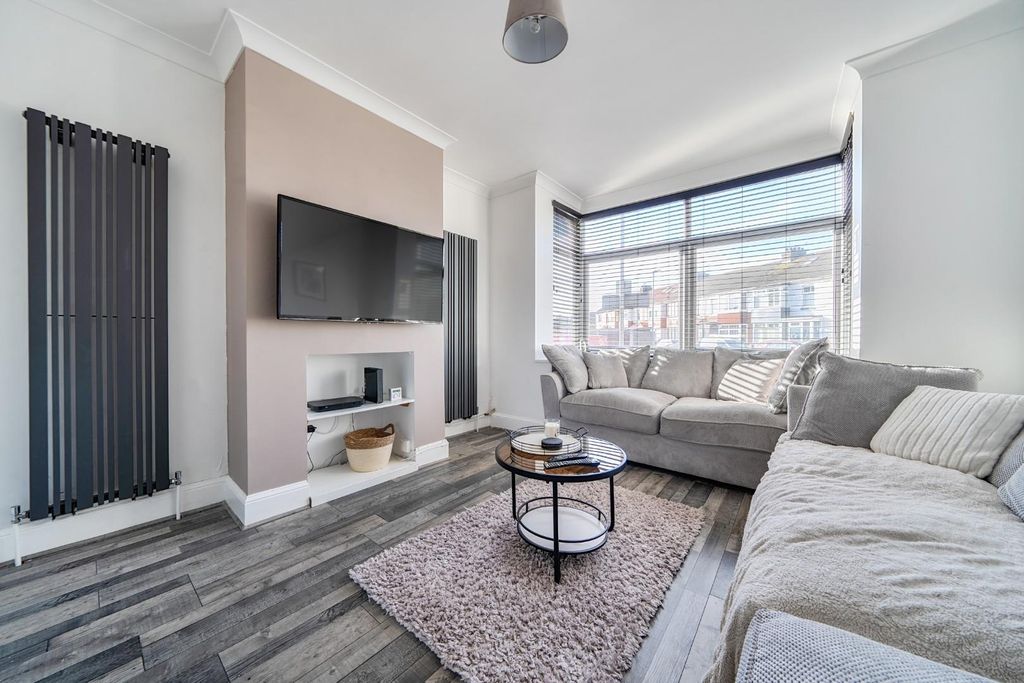 Property photo 2 of 12 1383867-9-691F228349346.Jpg