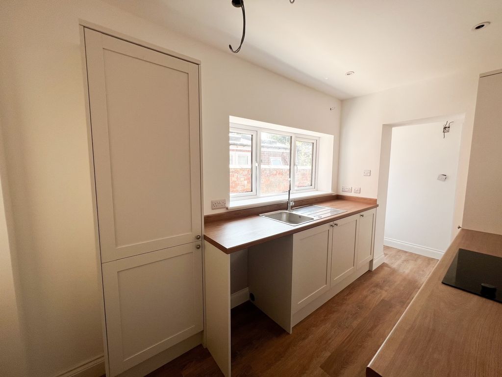 Property photo 3 of 11 Kitchen