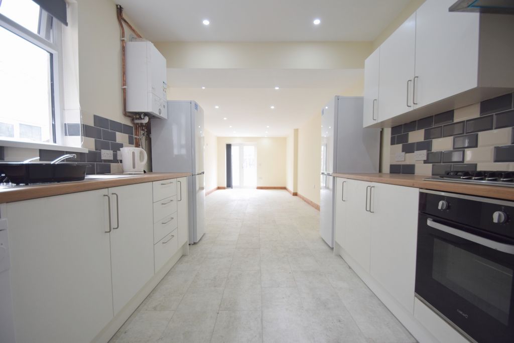 Property photo 1 of 14 Photo 13