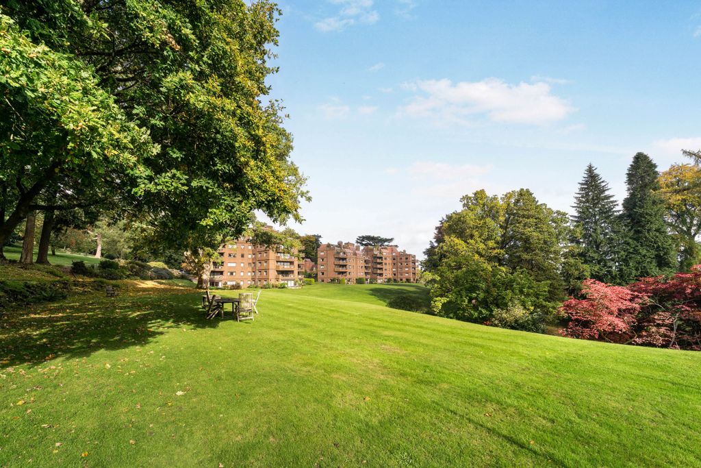 Property photo 1 of 14 Gardens