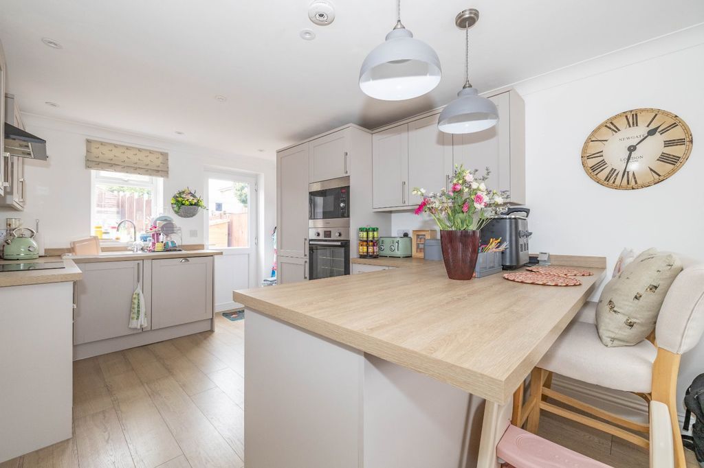 Property photo 3 of 12 Picture 3