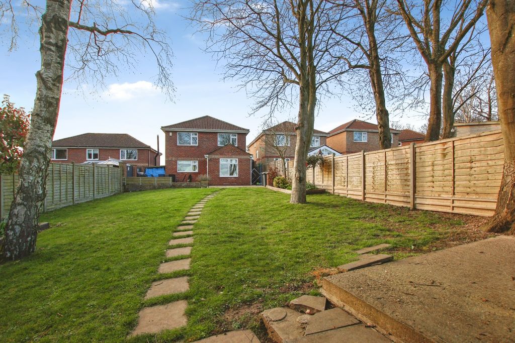 Property photo 2 of 31 4575101