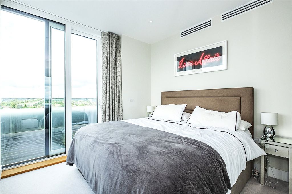 Property photo 2 of 23 Bedroom