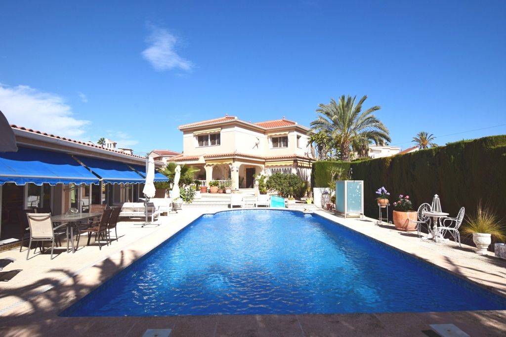 Property photo 1 of 20