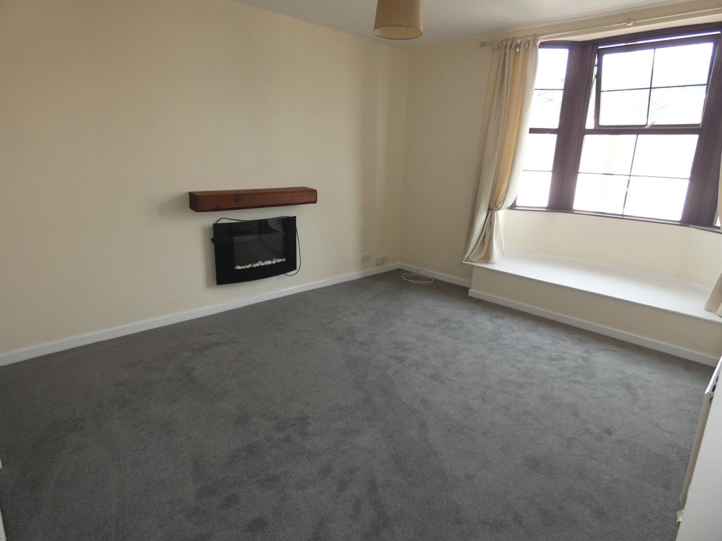 Property photo 2 of 8 Lounge