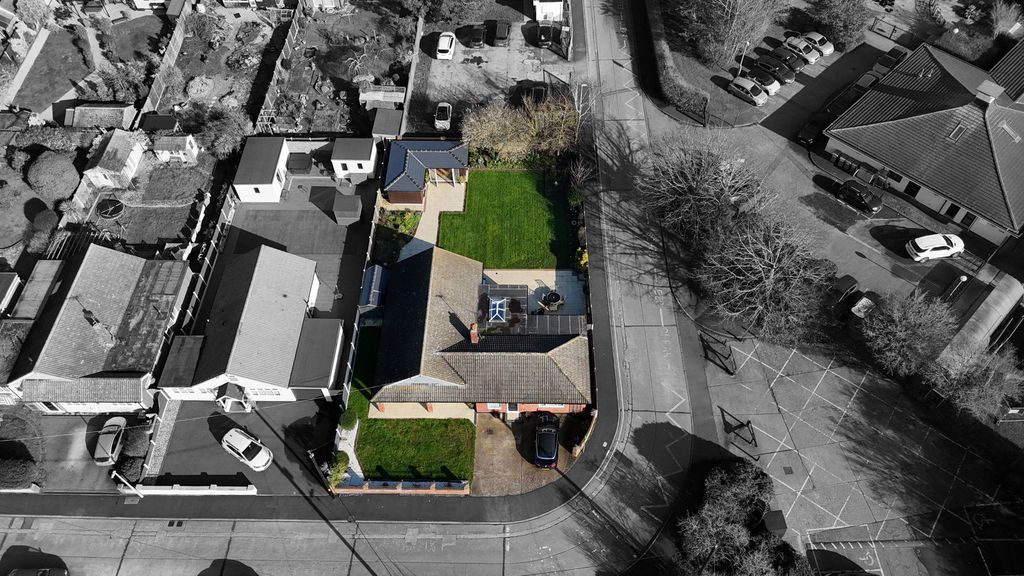 Property photo 2 of 34