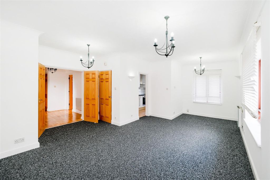 Property photo 2 of 28 4 Parr Lodge-17.Jpg