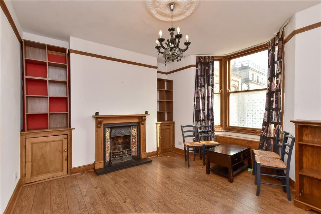 Property photo 2 of 13 Lounge