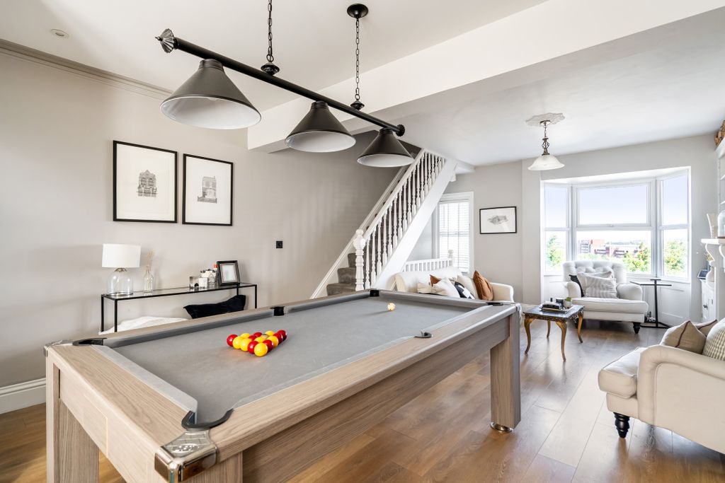 Property photo 3 of 19 1470954126A27Ea2388748