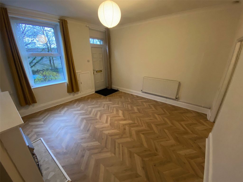 Property photo 2 of 15 Picture No. 12