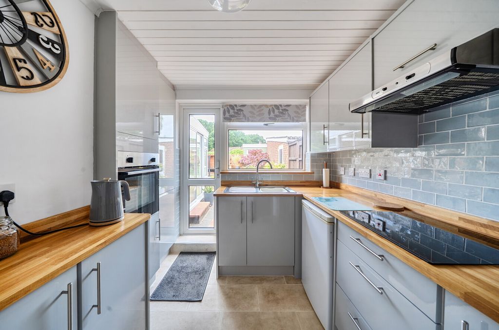 Property photo 2 of 15 1469934-18-6A1Eb0...