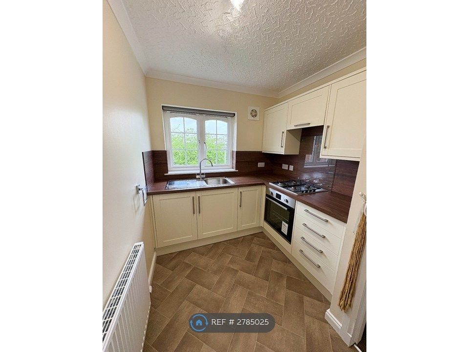 Property photo 3 of 8 Kitchen