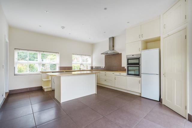 Property photo 3 of 10 Kitchen/Dining Area