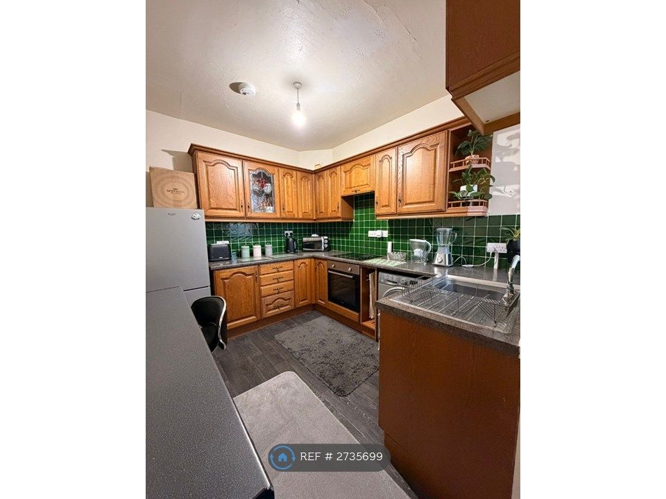 Property photo 2 of 6 Kitchen