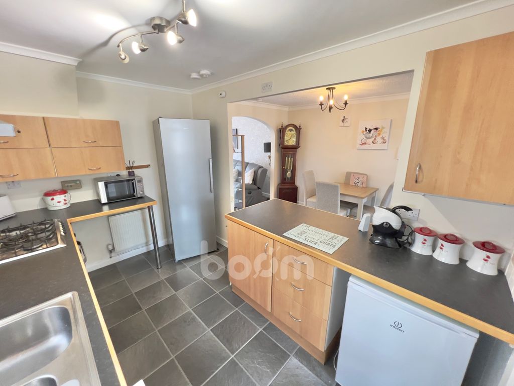 Property photo 3 of 29 Mcmillan Crescent, Beith Kitchen Pic