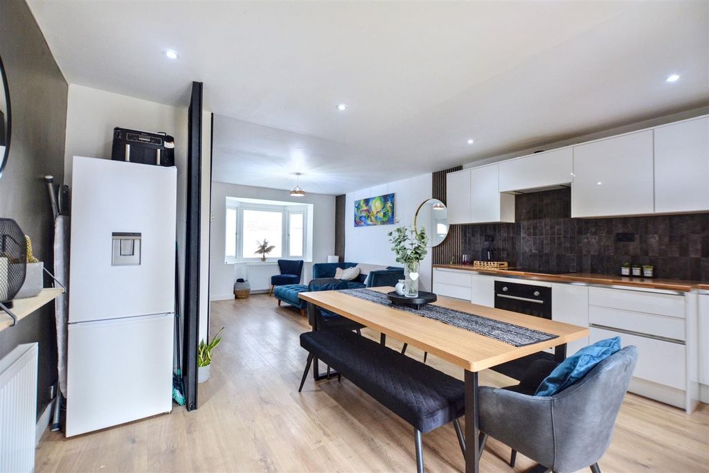 Property photo 3 of 20 Dining Area