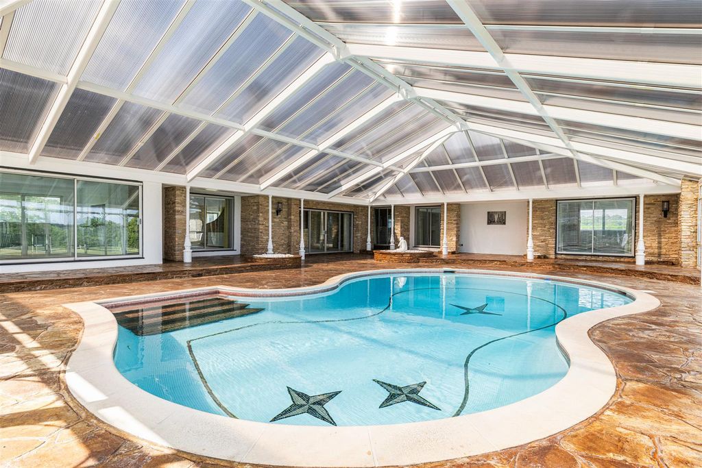 Property photo 2 of 53 Waverley Court Farm, Monks Walk Farnham, Surrey, G
