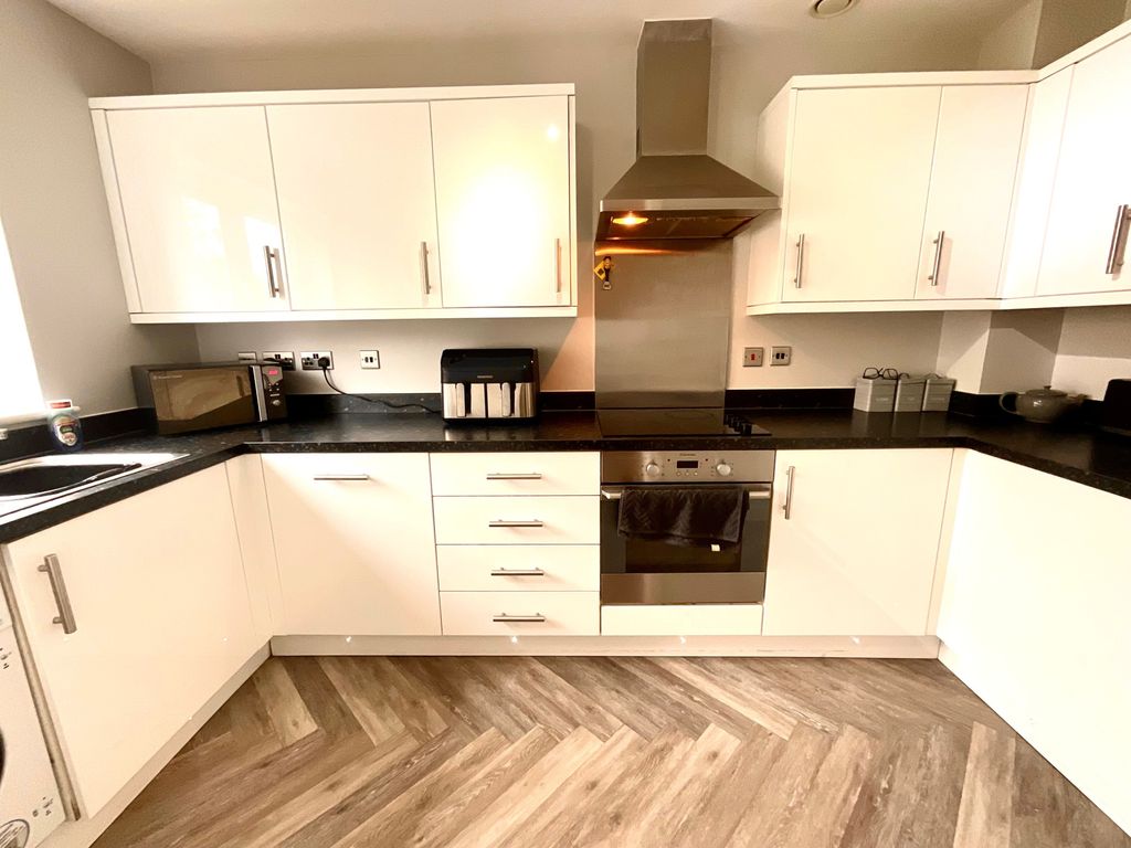 Property photo 2 of 21