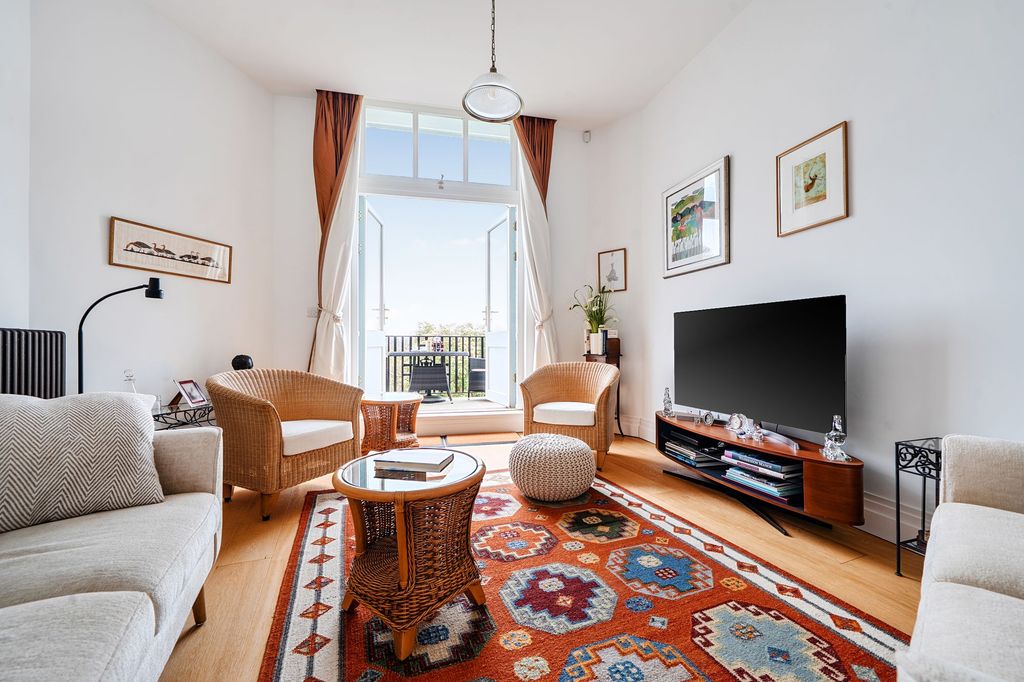 Property photo 3 of 23 Sitting Room