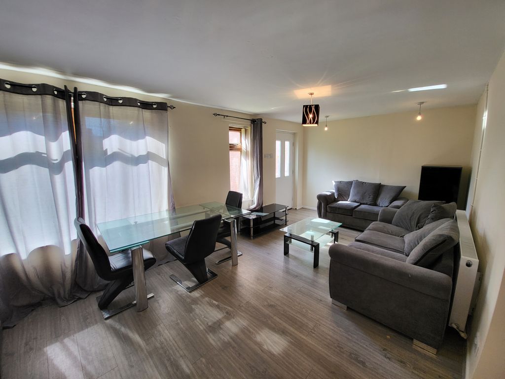 Property photo 3 of 16 Gallery