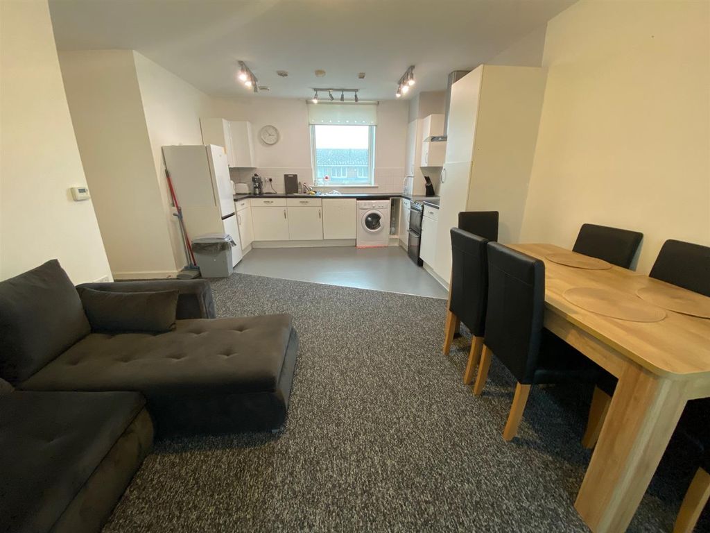 Property photo 2 of 10 R8.Jpg