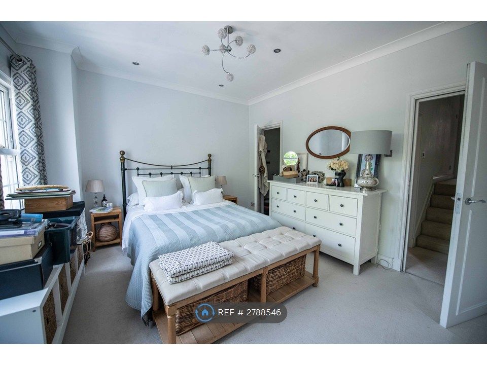 Property photo 2 of 12 Ensuite Master Bedroom