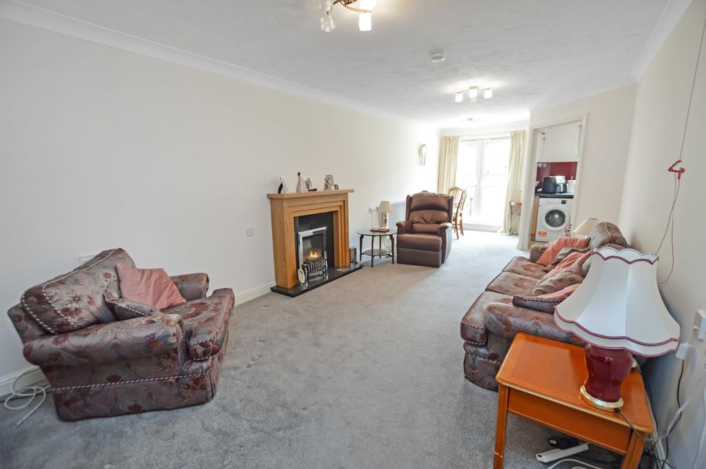 Property photo 2 of 17 Lounge/ Dining Room