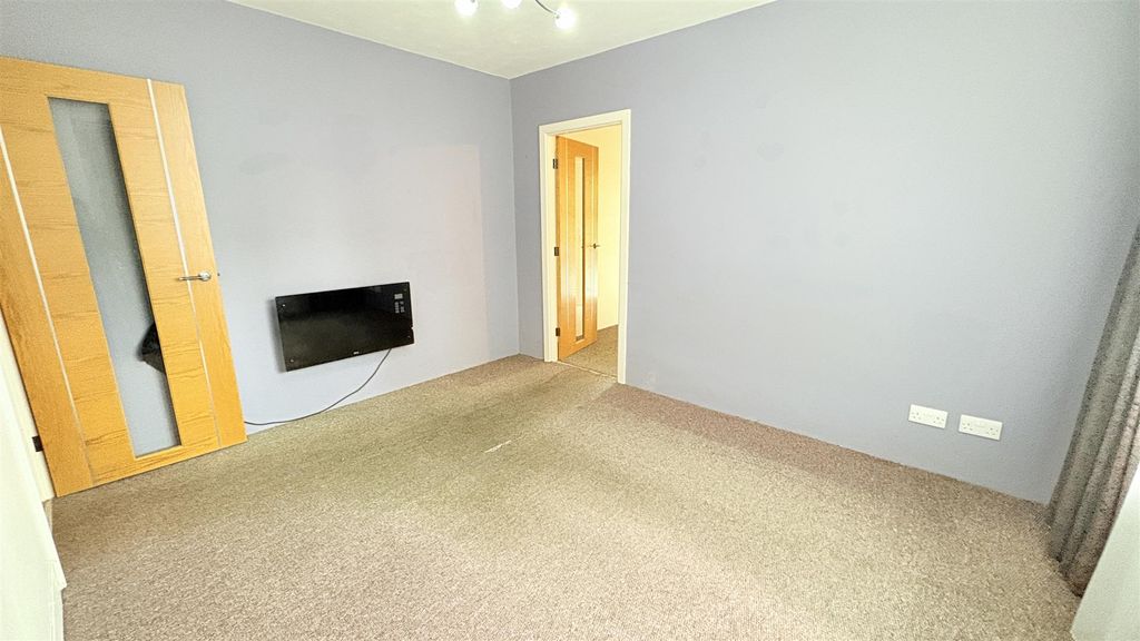Property photo 3 of 10 Living Room