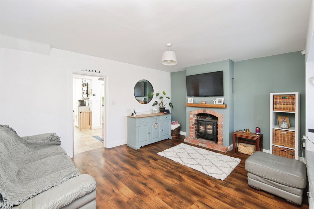 Property photo 2 of 17