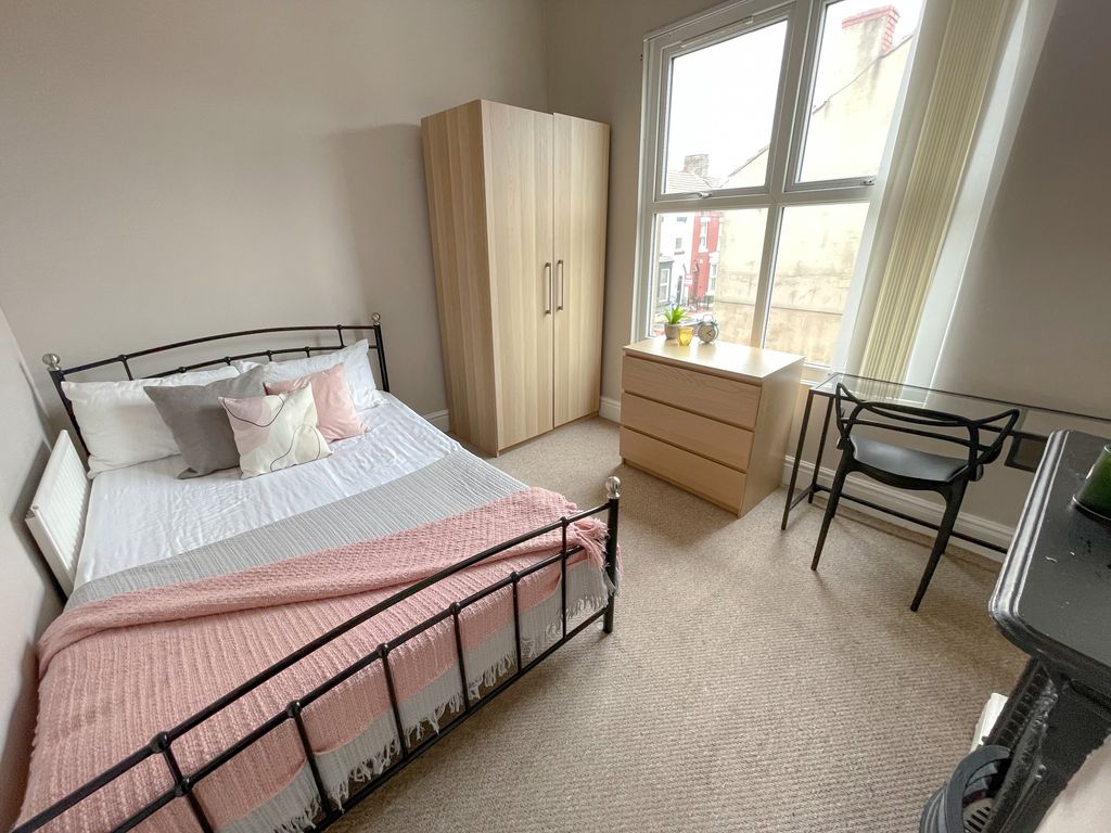 Property photo 2 of 9 57 Cotswold 2